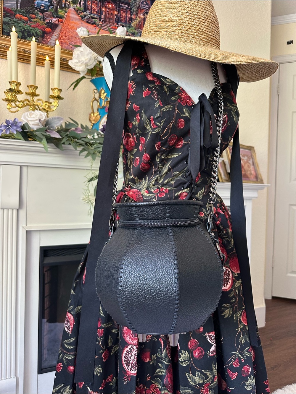 La femme en noir COTTAGE WITCH CAULDRON CROSSBODY BAG - Picture 10 of 11